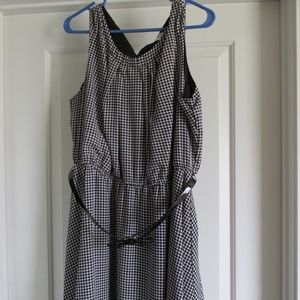 💥SALE💥 Black and White with Belt. NWT